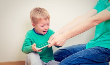 បើស្រឡាញ់កូនតូចៗ សូមមេត្តាកុំអនុញ្ញាតឱ្យពួកគេ ប្រើប្រាស់ឧបករណ៍អេឡិចត្រូនិចច្រើនពេក