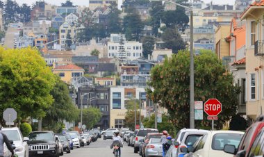 បណ្តារដ្ឋជាច្រើននៅសហរដ្ឋអាមេរិកគ្រោងនឹងបើកឡើងវិញ ខណៈរដ្ឋកាលីហ្វ័រញ៉ានៅរក្សាជំហបិទដដែល