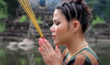 [មានវីដេអូខាងក្រោម] គួរអោយសរសើរកញ្ញា មាស សុខសោភា មែនទៅលេងប្រាសាទនាគព័ន្ធ ក៏មិនភ្លេចធ្វើរឿងនេះដែរ