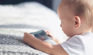 យក​ស្មាតហ្វូន ឬ ថេបឡិត​លួង​កូន អាច​នឹង​ផ្ដល់​នូវ​ហានិភ័យ​២​យ៉ាង