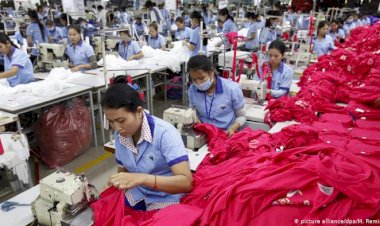 សមាគមរោងចក្រកាត់ដេរនៅកម្ពុជាអំពាវនាវដល់ភាគីពាក់ព័ន្ធរួមដៃគ្នាដើម្បីអាចបន្តរស់បាន