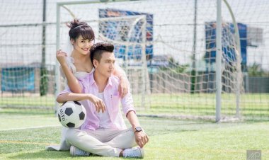 [មានវីដេអូ] ពិតជាលឿនមែន! ធ្មេចបើក៤ឆ្នាំបាត់តារាសម្ដែងស្រីលំដាប់ជួរមុខនៅកម្ពុជាគឺអ្នកនាង សុខ សោម៉ាវត្ដី បានភ្ជាប់ទំនាក់ទំនងស្នេហាជាមួយកីឡាបាល់ទាត់រូបសង្ហារ