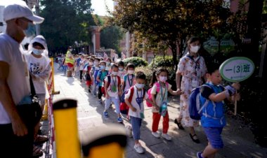 សិស្សនៅទីក្រុងវូហានវិលត្រឡប់ចូលសាលារៀនវិញហើយ