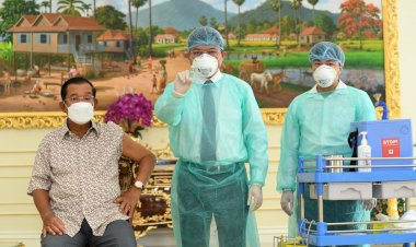 ថ្ងៃនេះសម្ដេចនាយករដ្ឋមន្ត្រី និងសម្ដេចកិត្តិព្រឹទ្ធបណ្ឌិត ប៊ុន រ៉ានី ហ៊ុនសែន អញ្ជើញទទួលវ៉ាក់សាំង AstraZeneca ដូសទី២