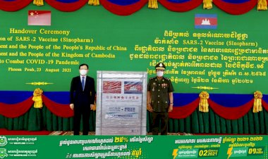 កម្ពុជា ទទួលវ៉ាក់សាំងដំណាក់កាលទី៣ ចំនួន៥០ម៉ឺនដូស ពីរដ្ឋាភិបាលនិងប្រជាជន នៃសាធារណរដ្ឋប្រជាមានិតចិន