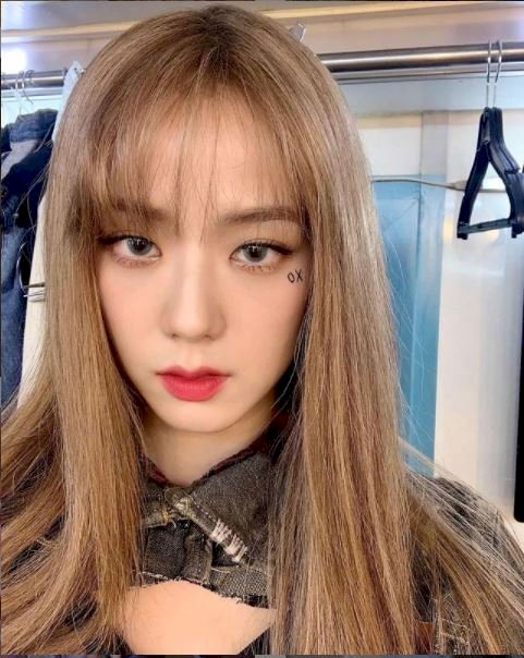 តារាស្រី K-Pop ៨រូប ជាតំណាងឆ្នើមផ្នែកសម្រស់ប្រចាំក្រុមហ៊ុនយក្សទាំង ៣ !