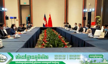 ក្នុងអំឡុងពេលនៃទស្សនកិច្ចការងារនៅទីក្រុងឆុងឈីង ប្រទេសចិន ឯកឧត្តម ប្រាក់ សុខុន បានអញ្ជើញជួបពិភាក្សាទ្វេភាគីជាមួយឯកឧត្តម Wang Yi