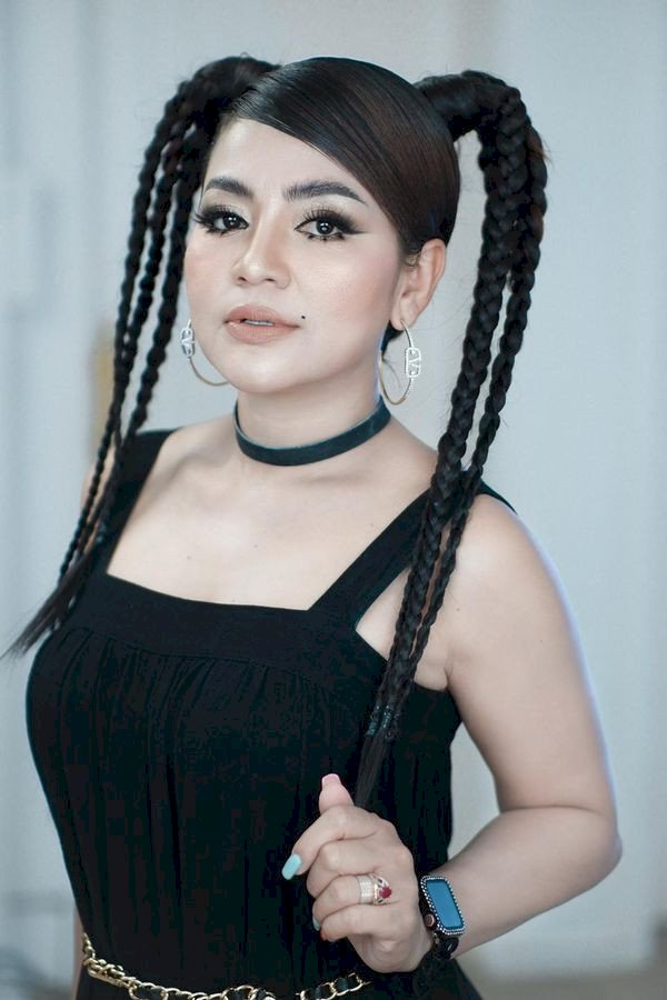 កាន់តែជ្រេ កាន់តែខ្ញង់! ខាត់ សុឃីម កាន់តែក្មេងពេលលេងខ្លួន Style បែបនេះ