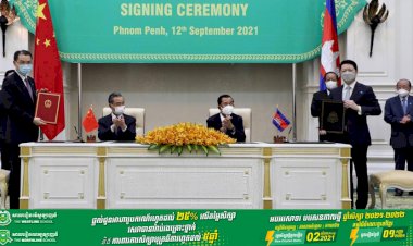 ម្សិលមិញនេះ សម្តេចតេជោ ហ៊ុន សែន និងរដ្ឋមន្ត្រីការបរទេសចិន បានអញ្ជើញជាអធិបតីក្នុងពិធីចុះហត្ថលេខាលើ ឯកសារចំនួន០៦