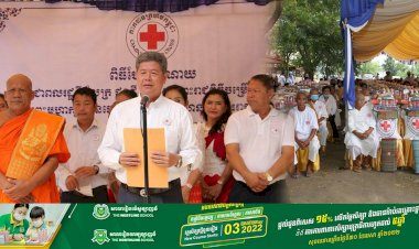 ឯកឧត្តម គួច ចំរើន នាំយកព្រះរាជអំណោយហ្លួងម៉ែ ទៅចែកជូនប្រជាពលរដ្ឋទីទ័លក្រ និងដូនជីតាជី នៅស្រុកព្រៃនប់