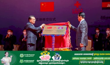 ឯកឧត្តម លី ខឹឈាង និងឯកឧត្តម ឧបនាយករដ្ឋមន្ត្រី ជា សុផារ៉ា អញ្ជើញជាអធិបតី ពិធីប្រគល់-ទទួលជំនួយរដ្ឋាភិបាលចិនអំពីគម្រោងជួសជុល និងអភិរក្សប្រាសាទតាកែវ នៃរមណីយដ្ឋានអង្គរ