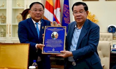 សម្តេចតេជោ ហ៊ុន សែន នាយករដ្ឋមន្រ្តី អនុញ្ញាតឲ្យ ឯកឧត្តម អ្នកឧកញ៉ា លី យ៉ុងផាត់ ប្រធានសមាគមឧកញ៉ាកម្ពុជា ចូលជួបសំដែងការគួរសម និងទទួលអនុសាសន៍ណែនាំការងារជួយសង្គម