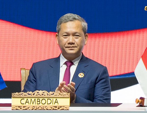 សម្តេចមហាបវរធិបតី ហ៊ុន ម៉ាណែត នាយករដ្ឋមន្ត្រី នៃព្រះរាជាណាចក្រកម្ពុជា  អញ្ជើញ ចូលរួមកិច្ចប្រជុំកំពូលអាស៊ាន លើកទី៤៧